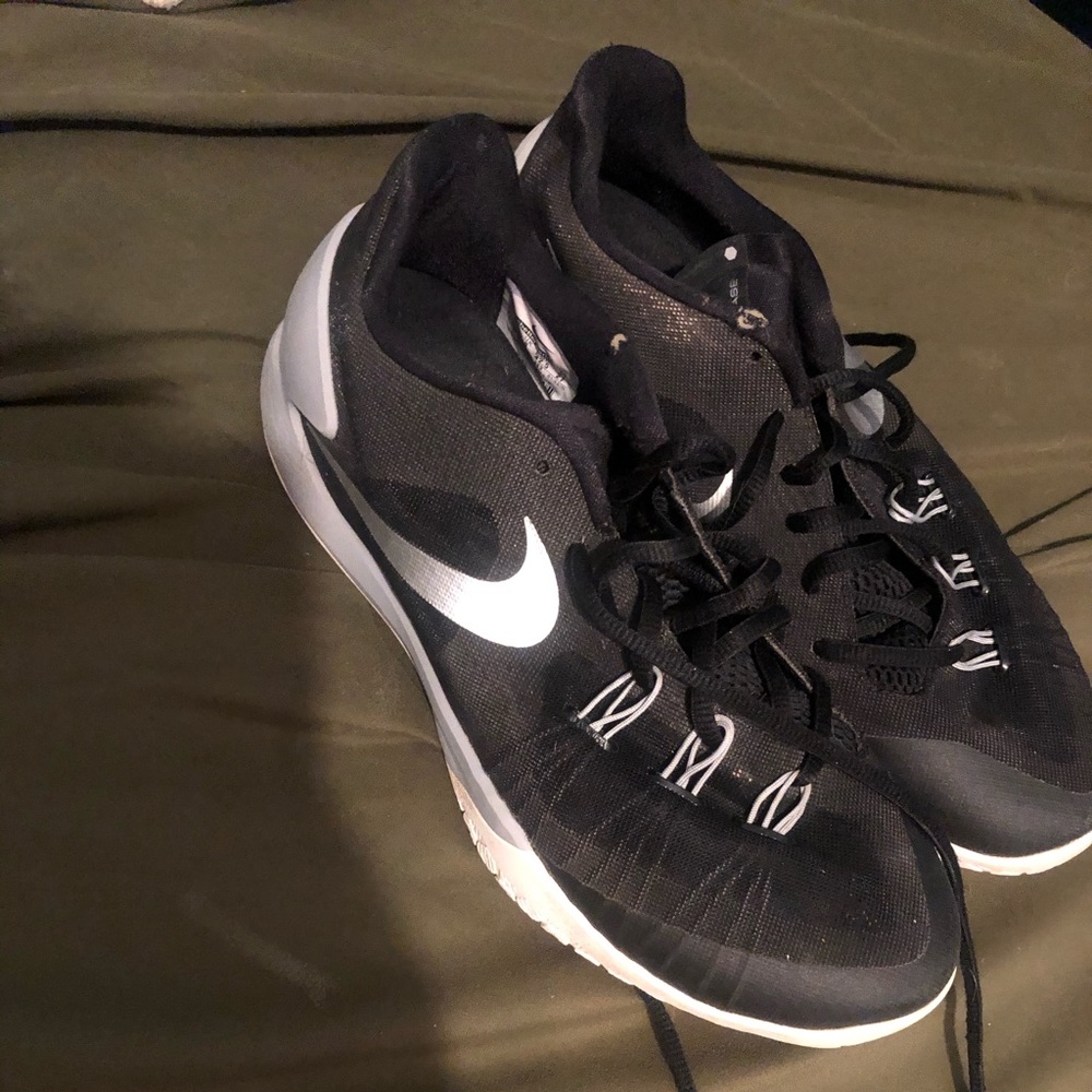 Hyperchase used basketball shoes